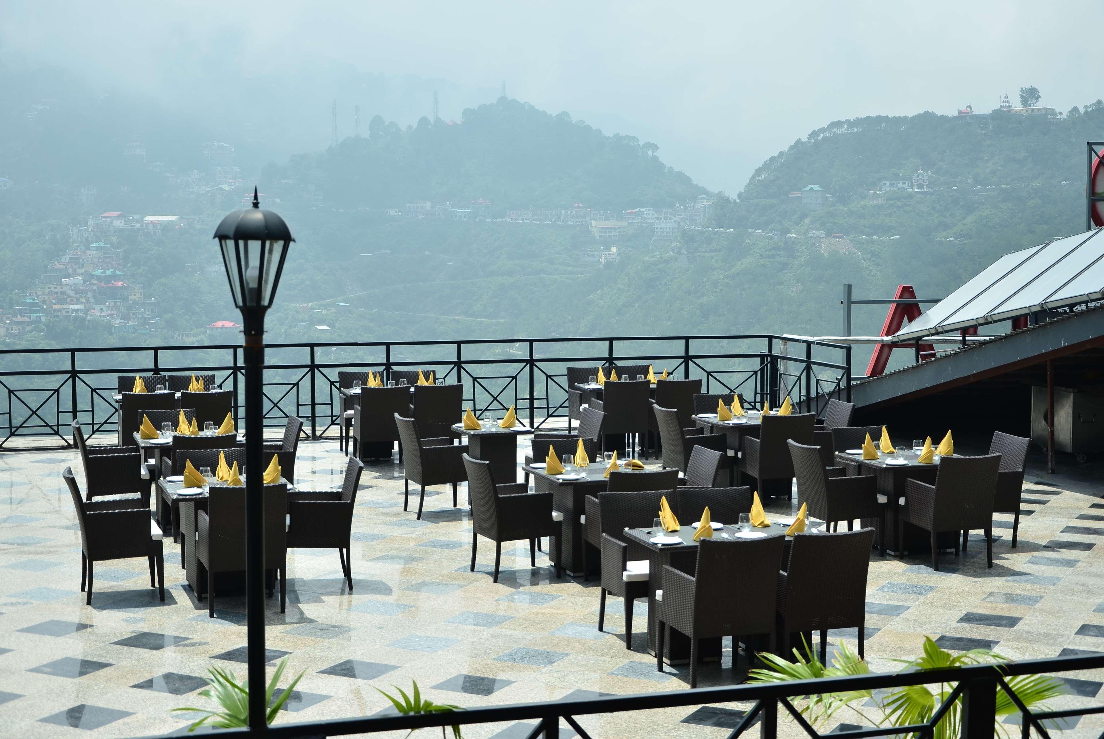 Ramada By Wyndham Kasauli Hotell Exteriör bild