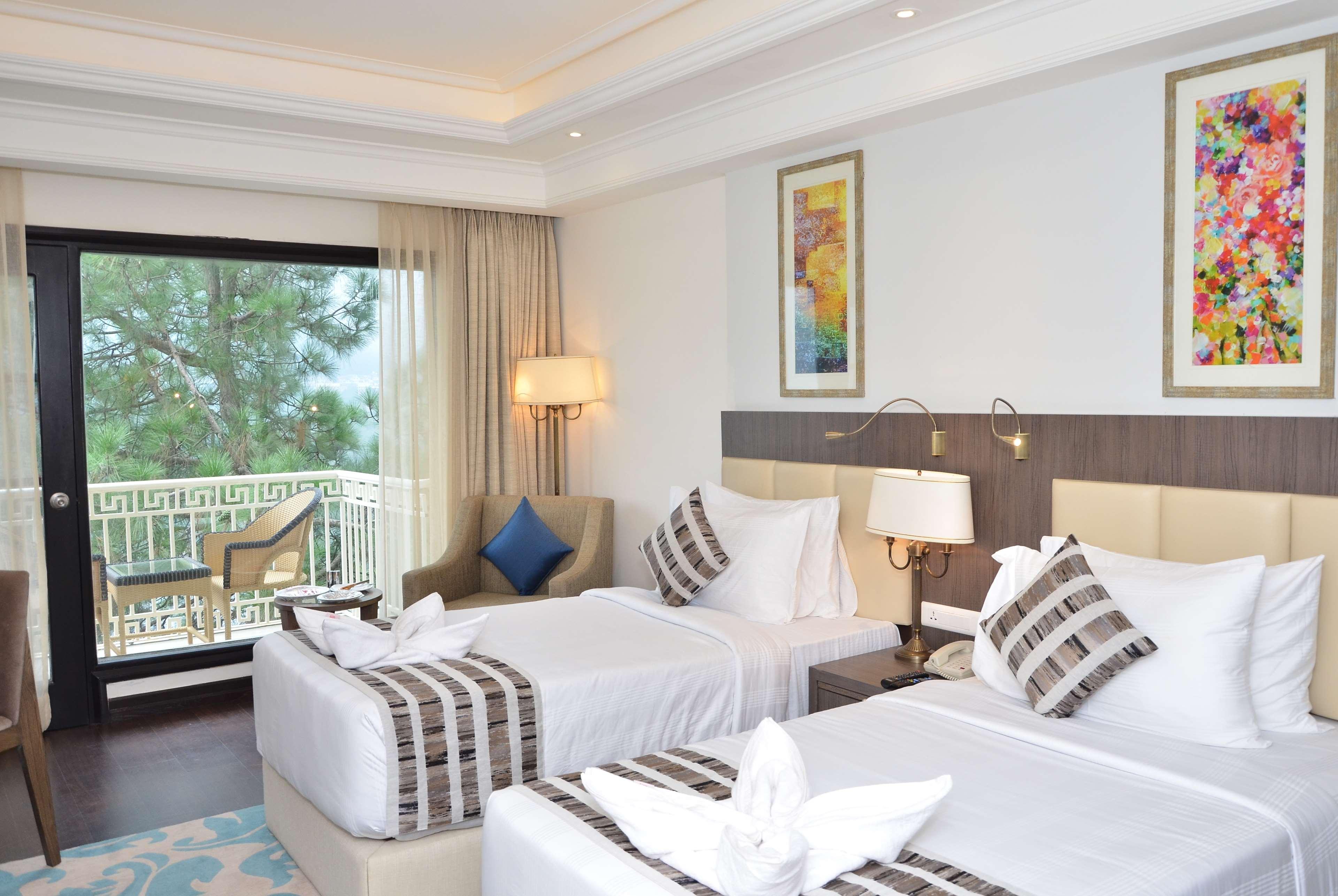 Ramada By Wyndham Kasauli Hotell Exteriör bild