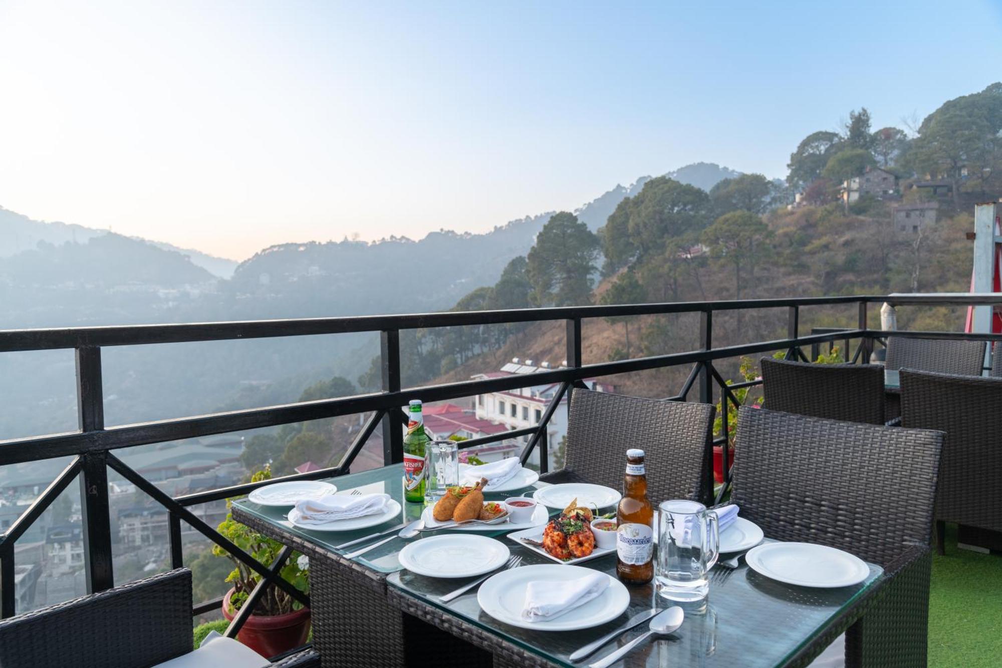 Ramada By Wyndham Kasauli Hotell Exteriör bild