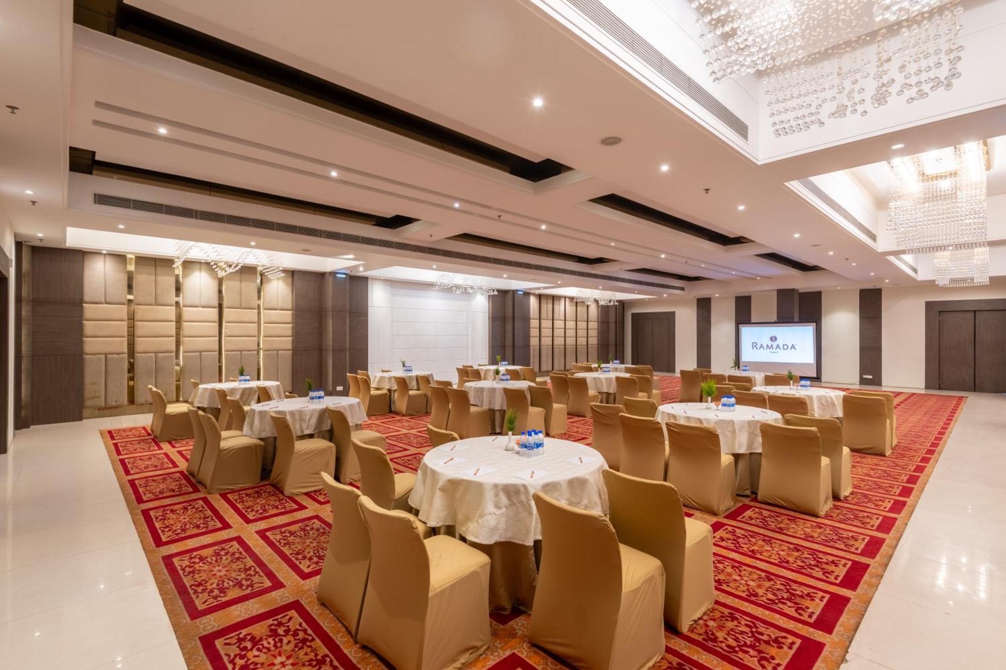 Ramada By Wyndham Kasauli Hotell Exteriör bild