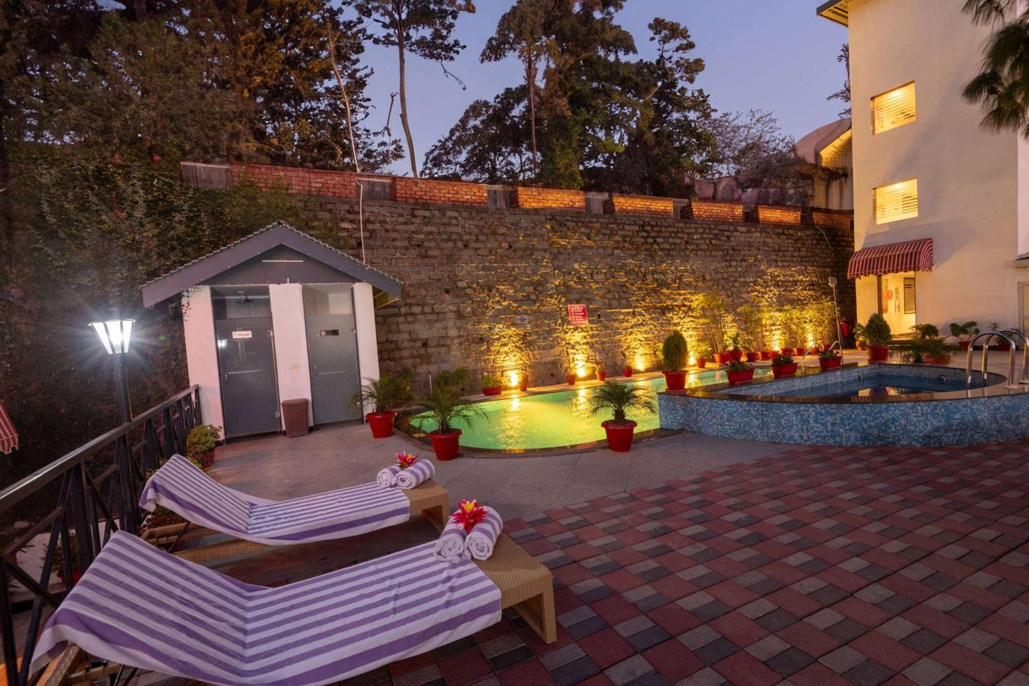 Ramada By Wyndham Kasauli Hotell Exteriör bild